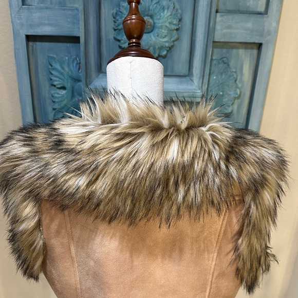 Faux Fur Trimmed Tan Vest - Picture 6 of 16